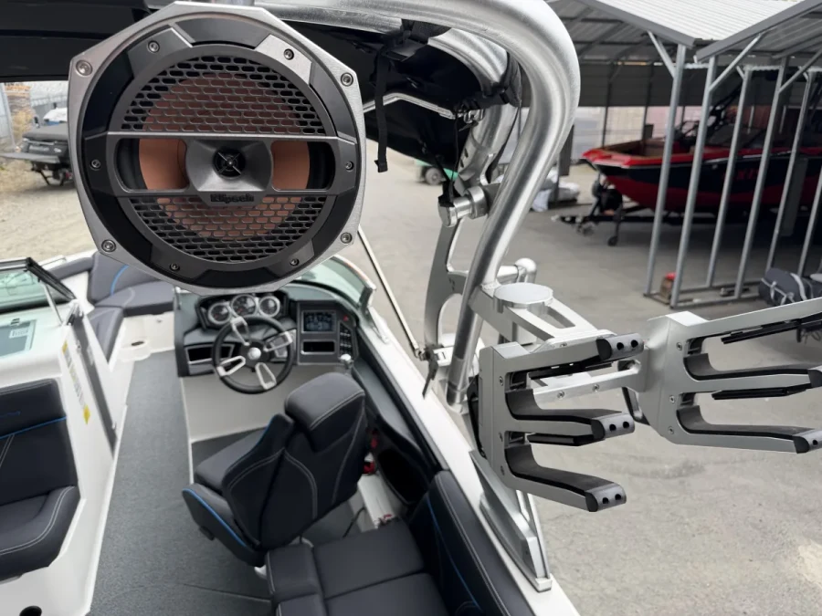 2019-mastercraft-xt25-131844-image7.webp