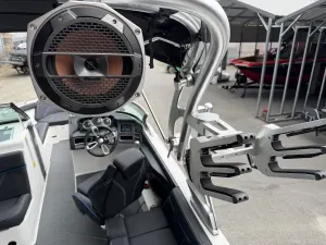 2019-mastercraft-xt25-131844-image7.webp
