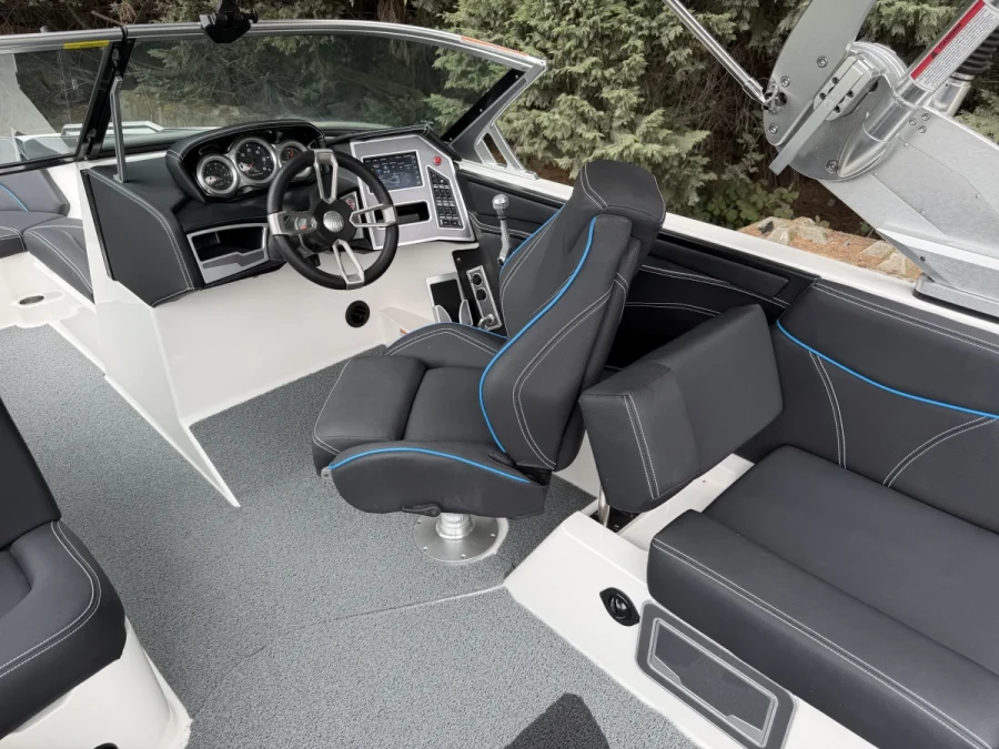 2019-mastercraft-xt25-131844-image8.webp