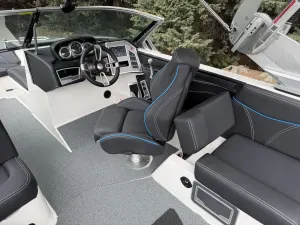 2019-mastercraft-xt25-131844-image8.webp
