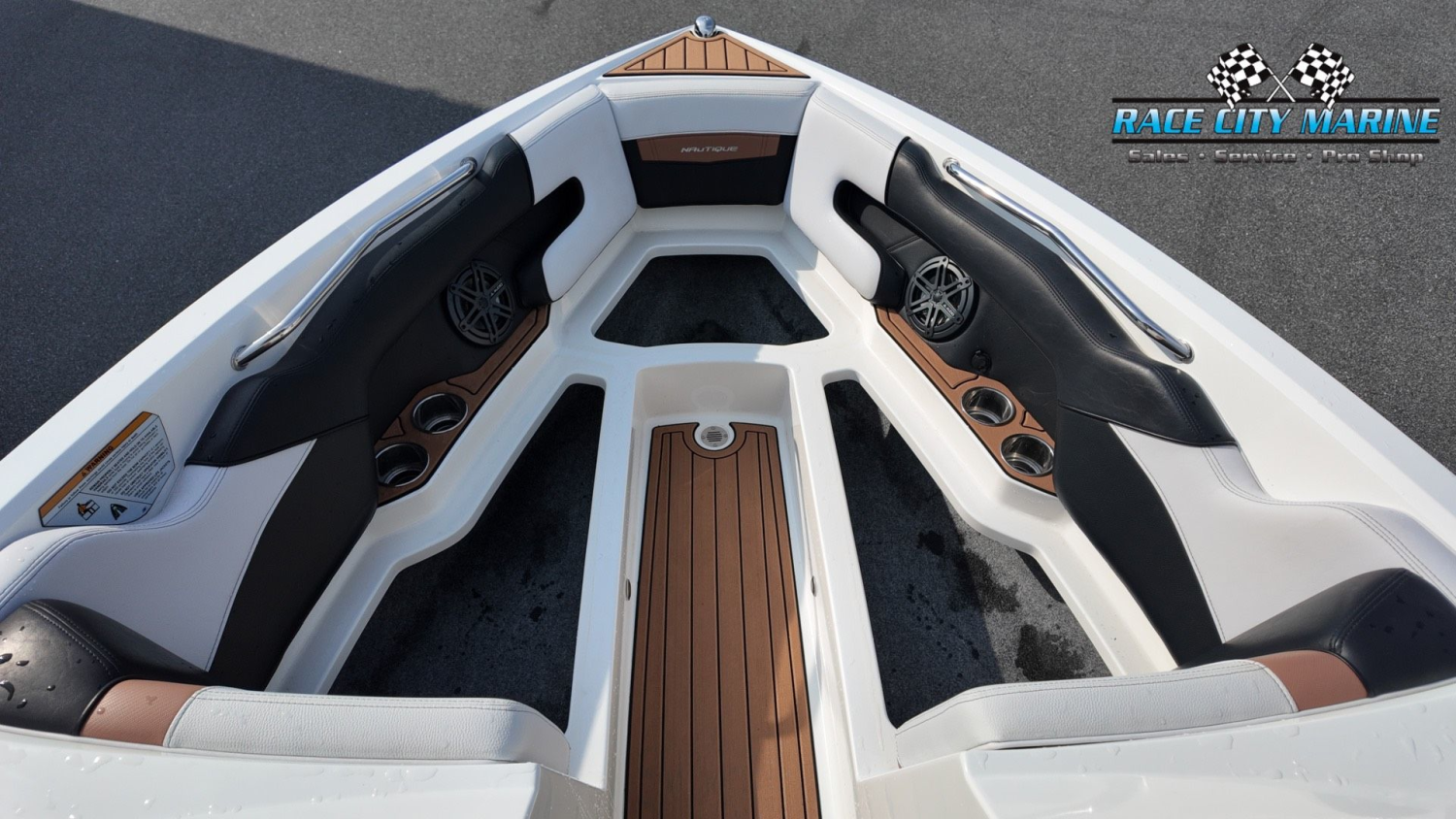 2018 Nautique 230