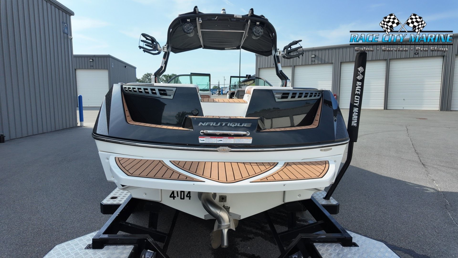 2018 Nautique 230