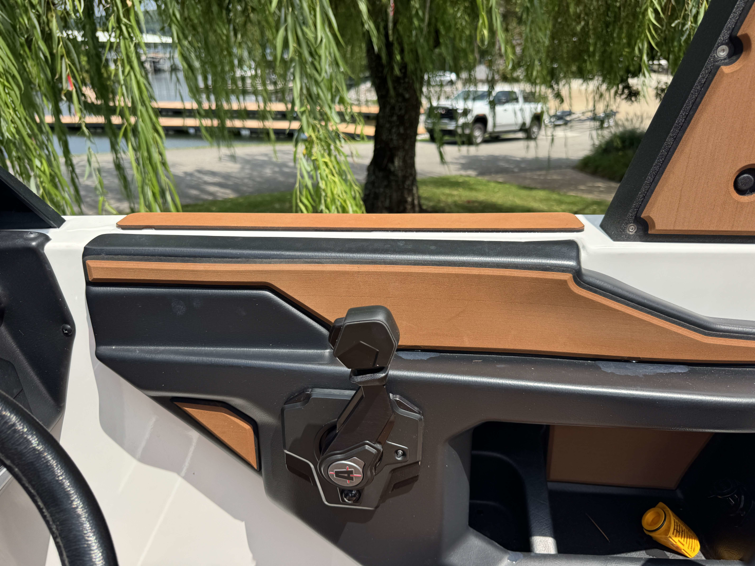 2023 AXIS T250