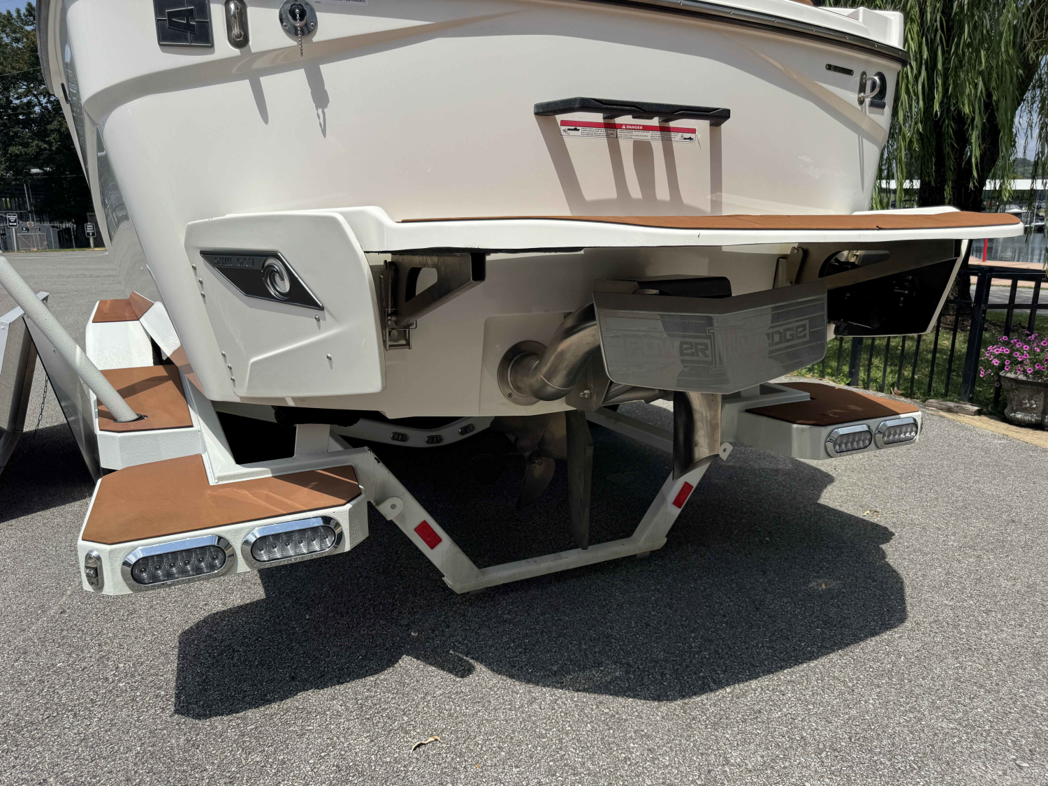 2023 AXIS T250