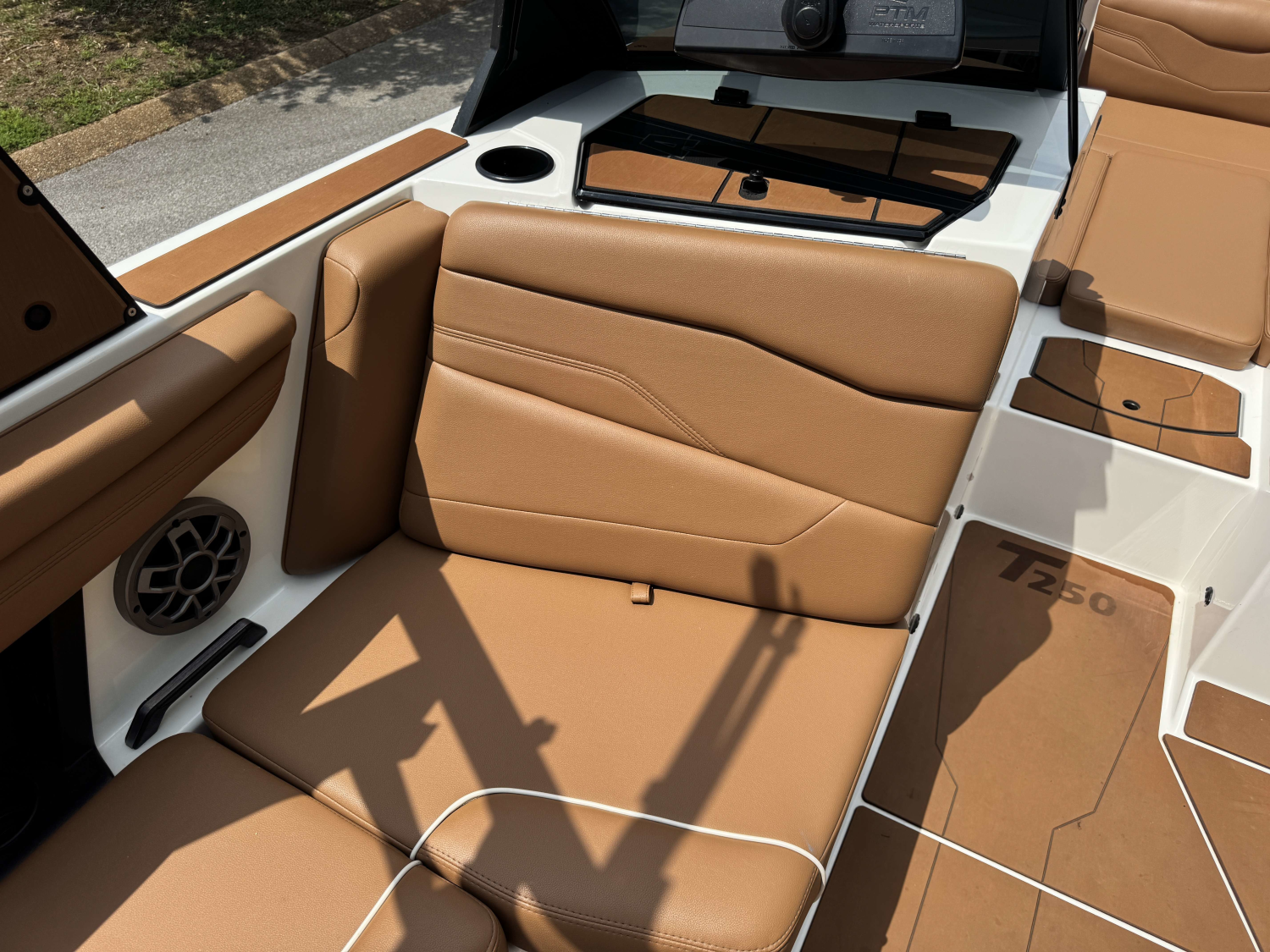 2023 AXIS T250
