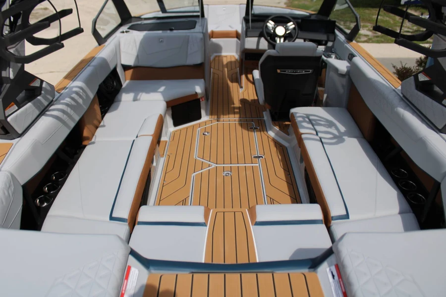 2027-nautique-s23-143745-image18
