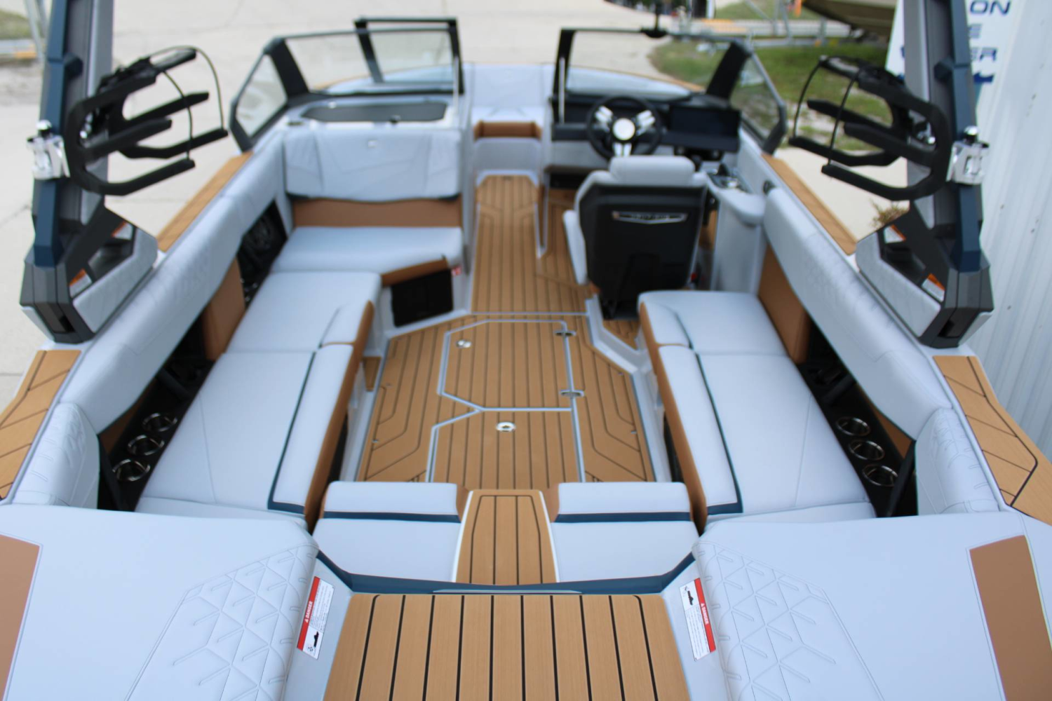 2027 Nautique S23