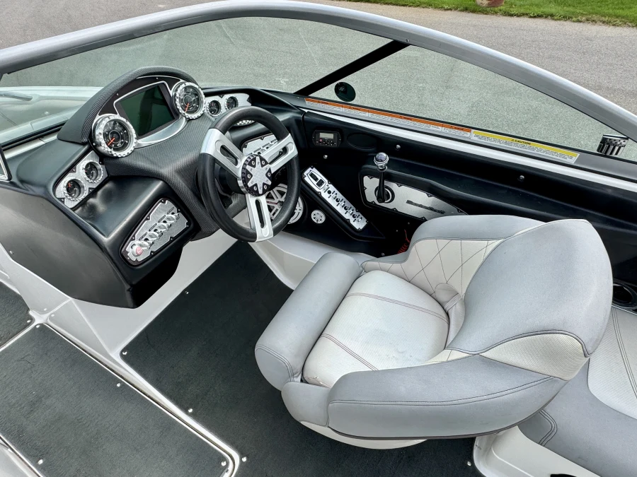 2011-mastercraft-x15-143752-image15