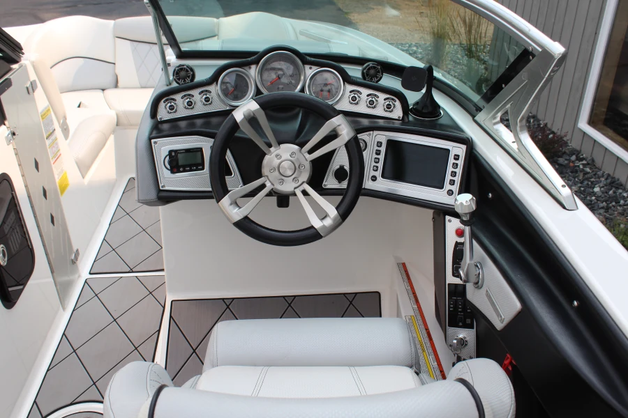 2015-mastercraft-x23-143754-image13