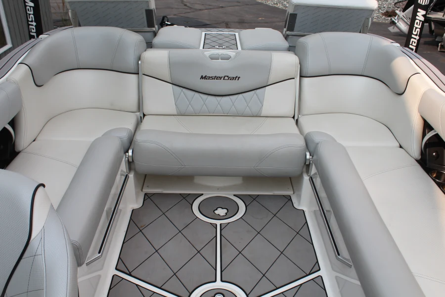 2015-mastercraft-x23-143754-image14
