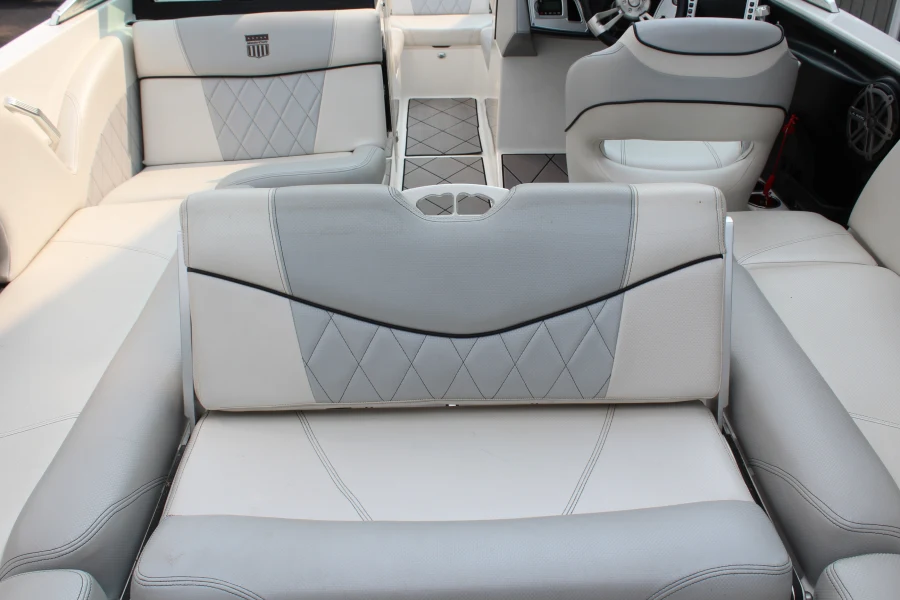 2015-mastercraft-x23-143754-image15
