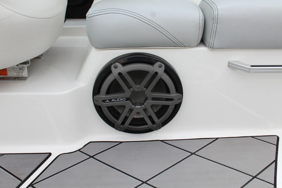 2015-mastercraft-x23-143754-image16