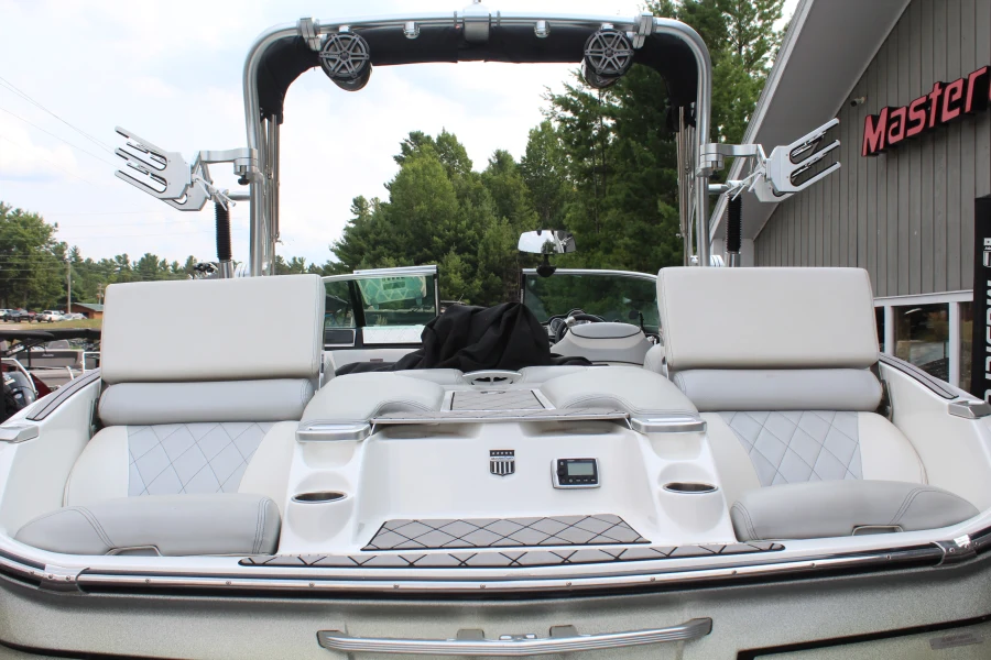 2015-mastercraft-x23-143754-image23