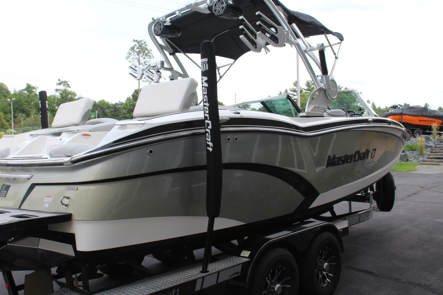 2015-mastercraft-x23-143754-image6