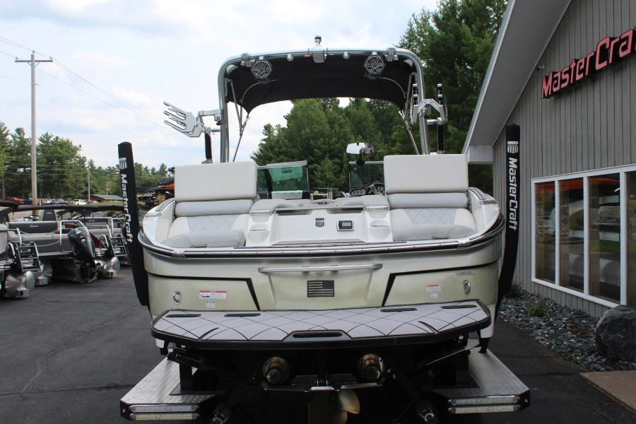 2015-mastercraft-x23-143754-image7
