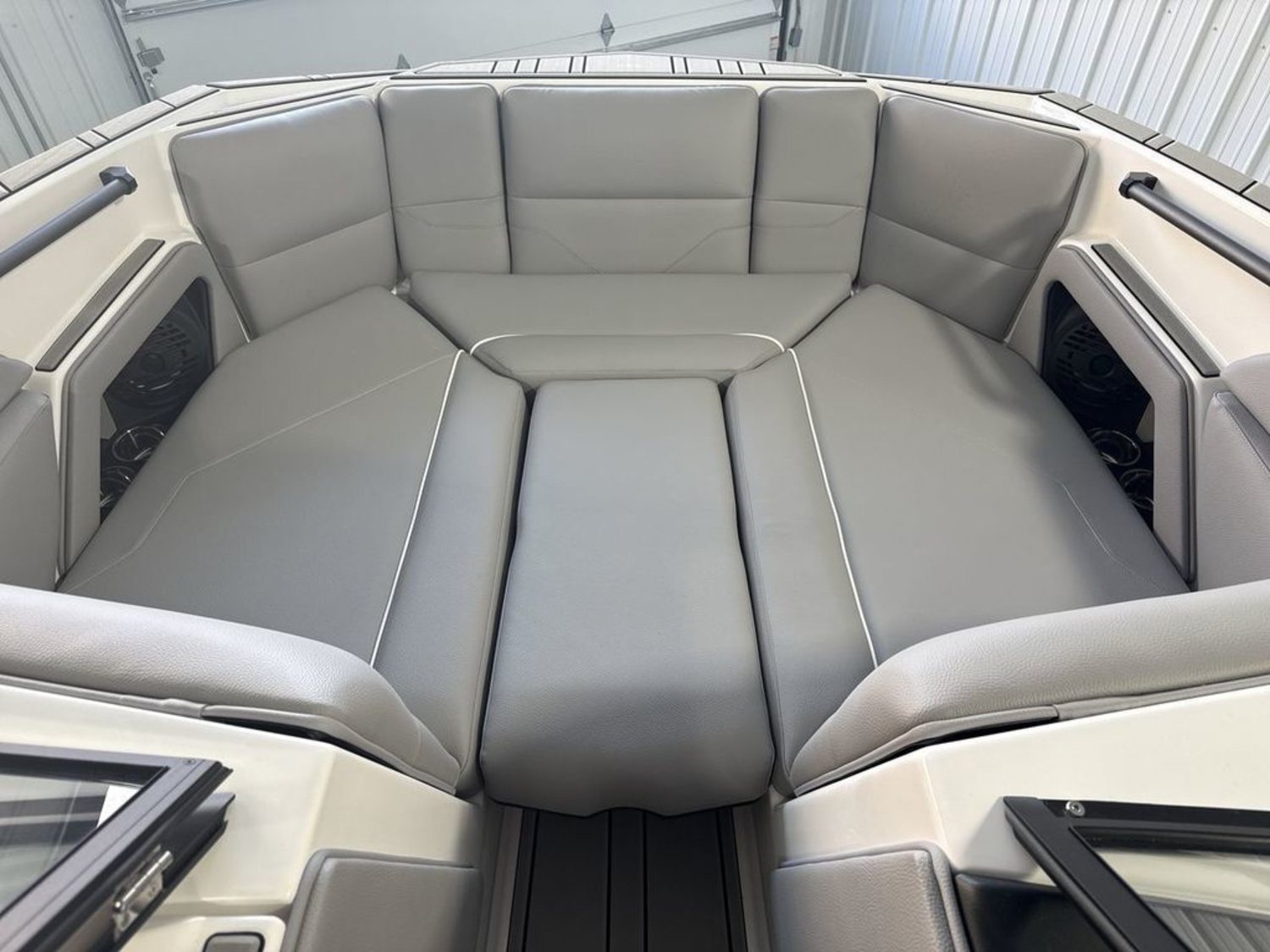2027 MOOMBA Max