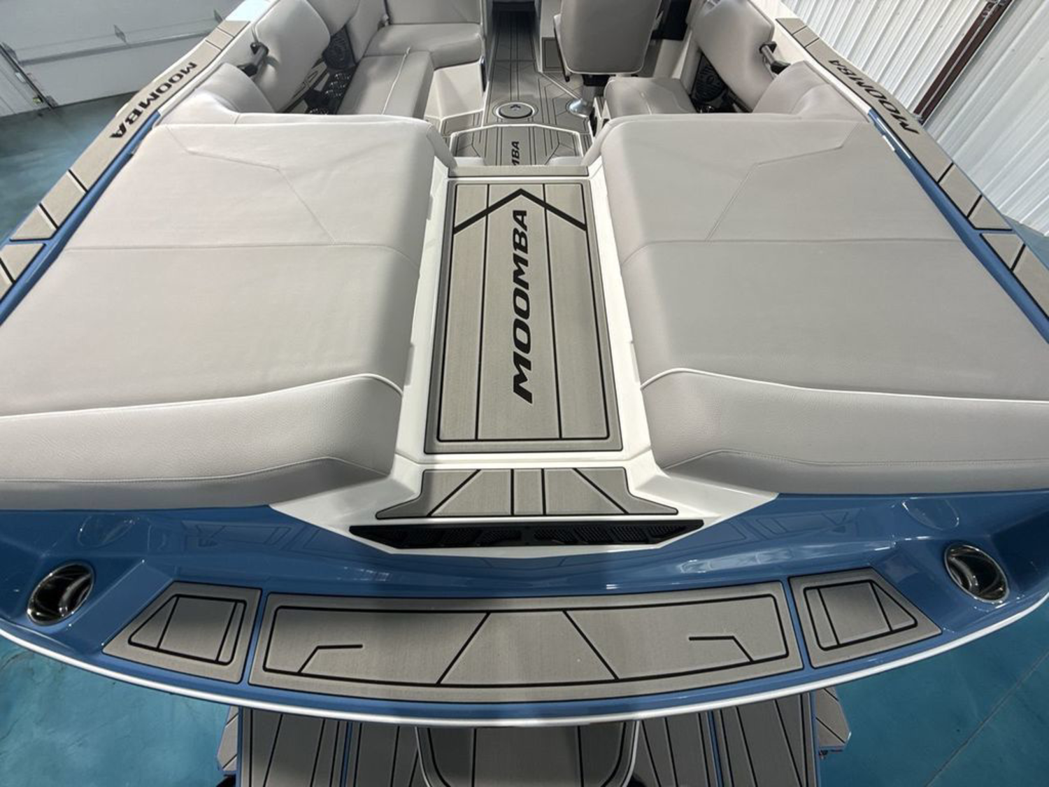2027 MOOMBA Max