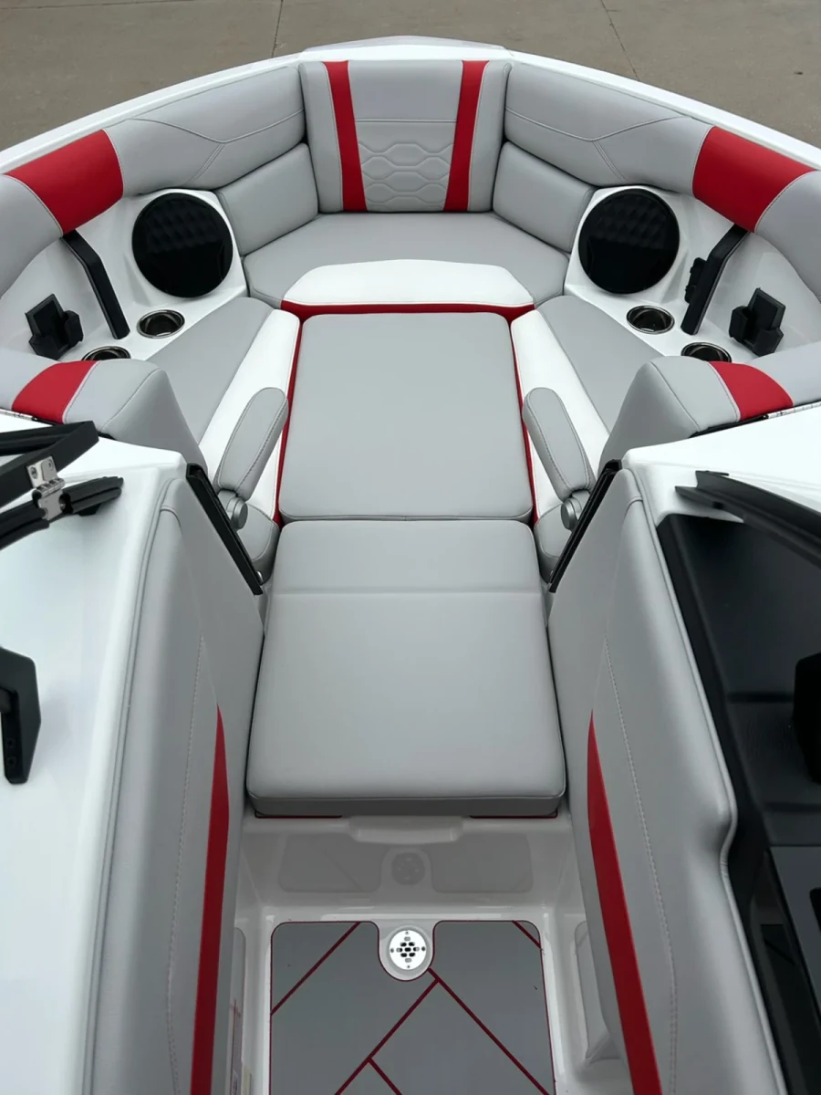 2026-malibu-wakesetter-23-lsv-143789-image2.webp