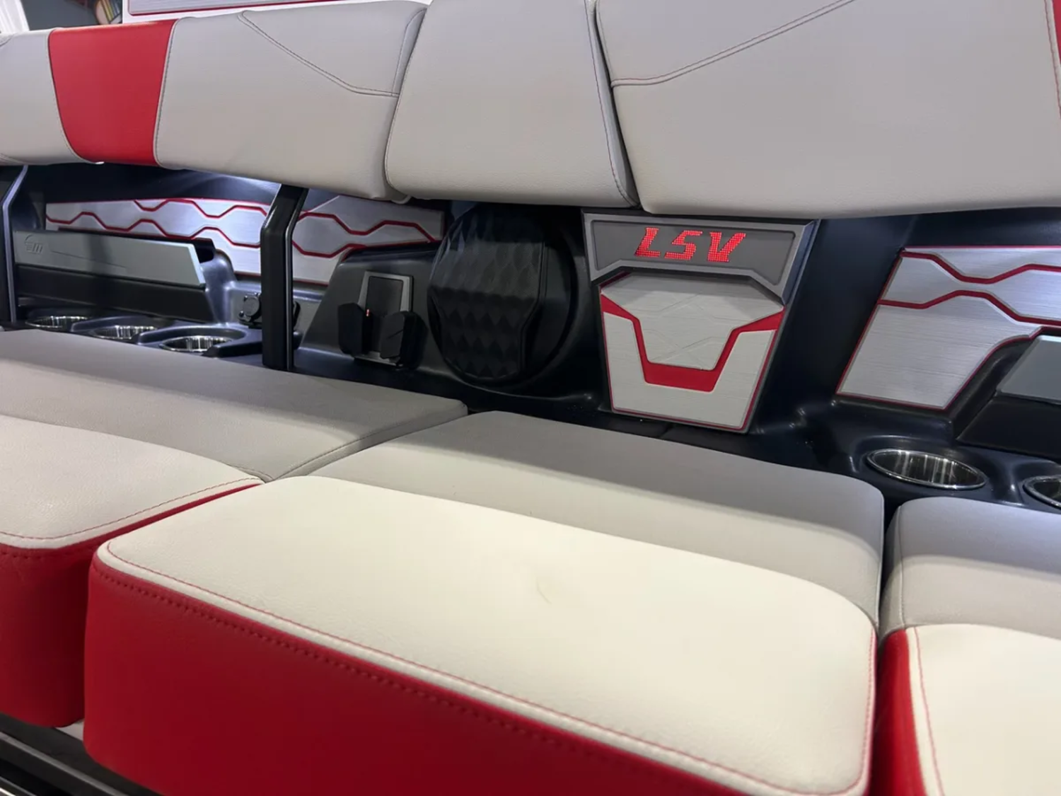 2026 Malibu 23 LSV
