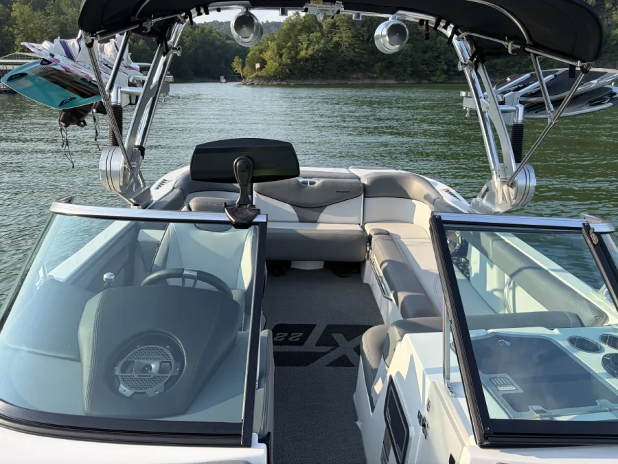2021-mastercraft-xt22-143812-image10.webp