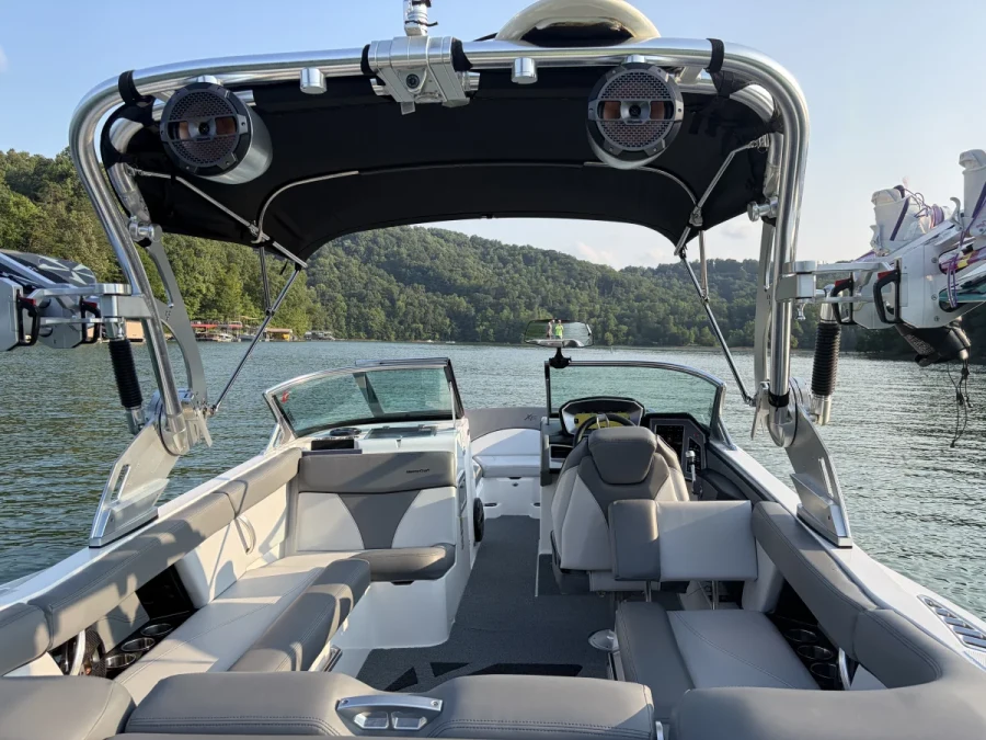2021-mastercraft-xt22-143812-image11.webp