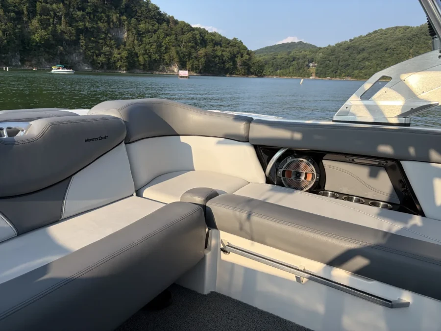 2021-mastercraft-xt22-143812-image12.webp