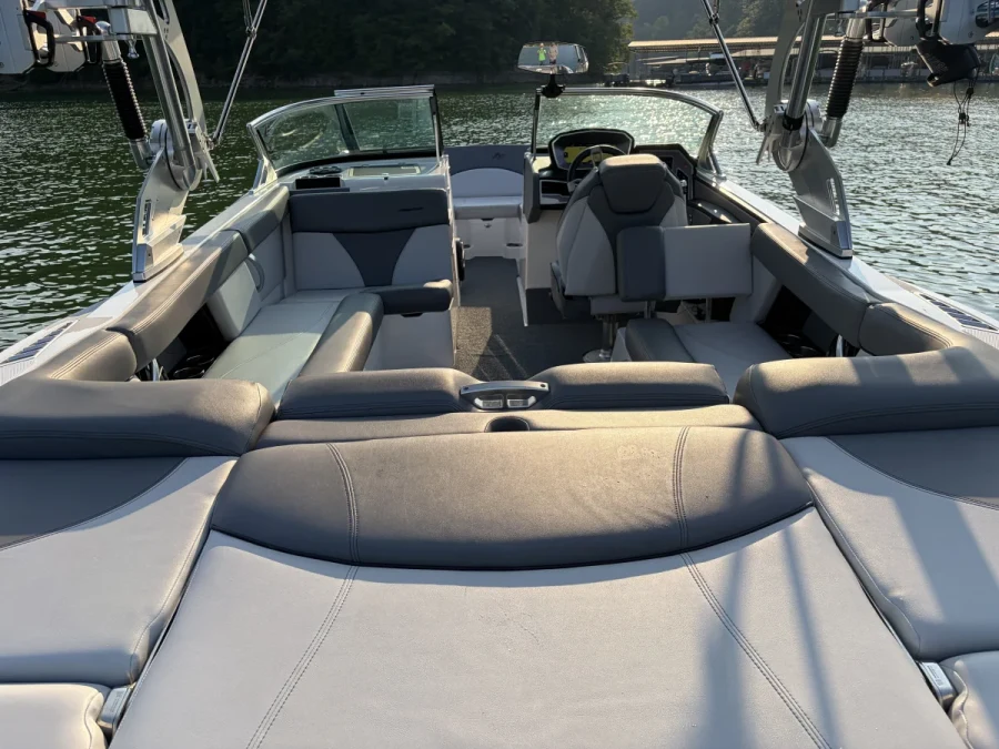 2021-mastercraft-xt22-143812-image16.webp
