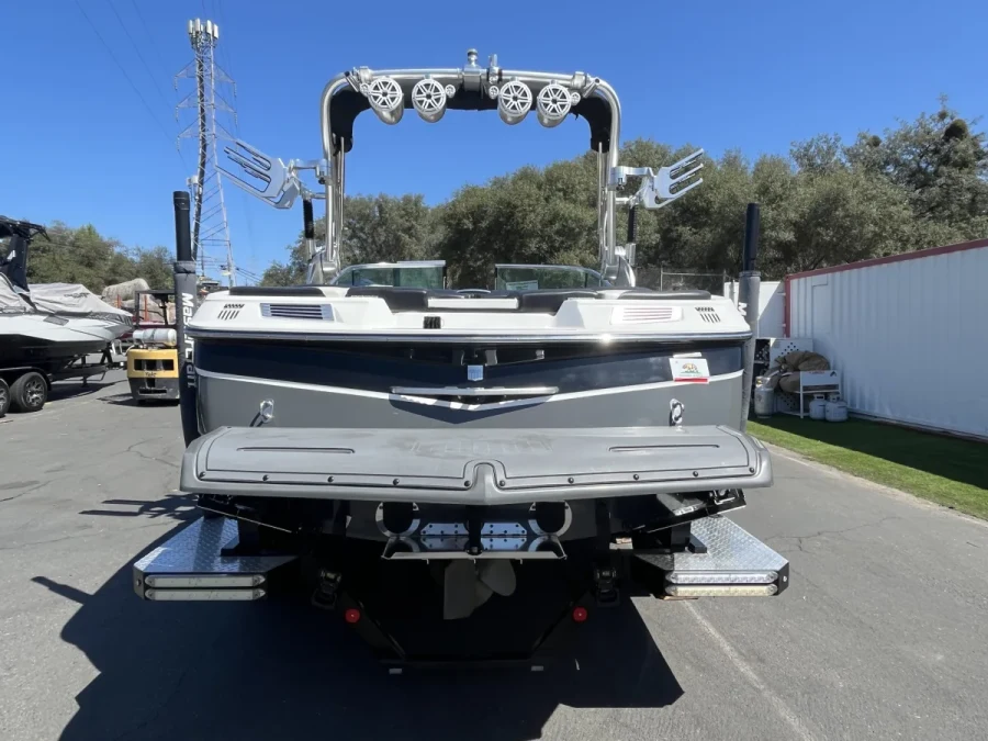 2015-mastercraft-x10-143823-image1.webp