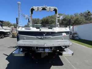2015-mastercraft-x10-143823-image1.webp