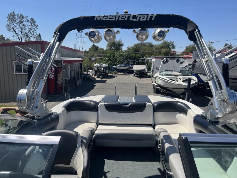 2015-mastercraft-x10-143823-image7.webp