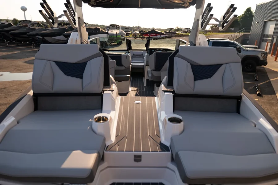 2027-mastercraft-x23-143844-image17.webp