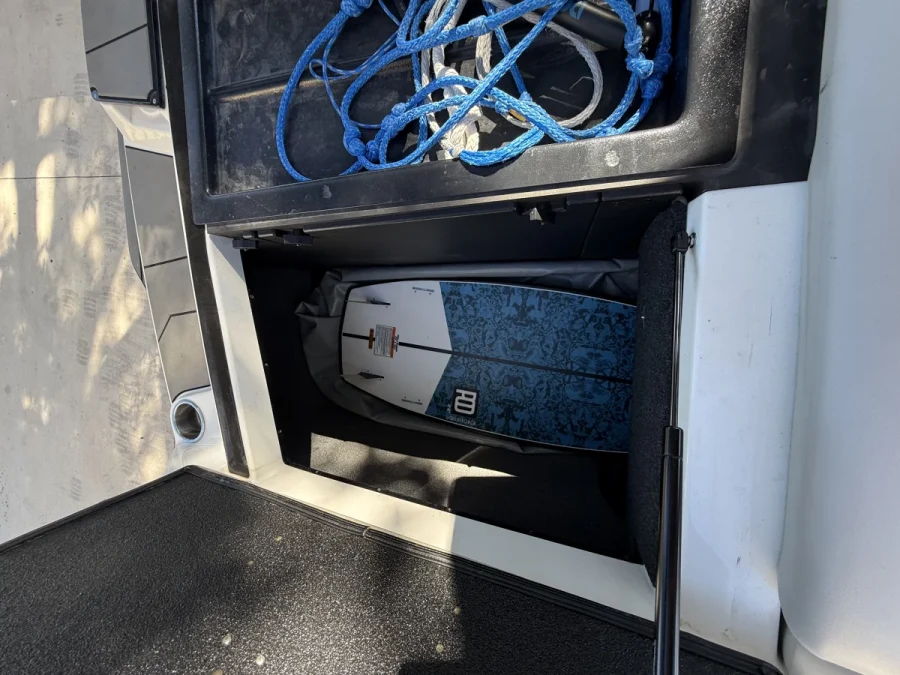 2019-axis-a22-143858-image12.webp
