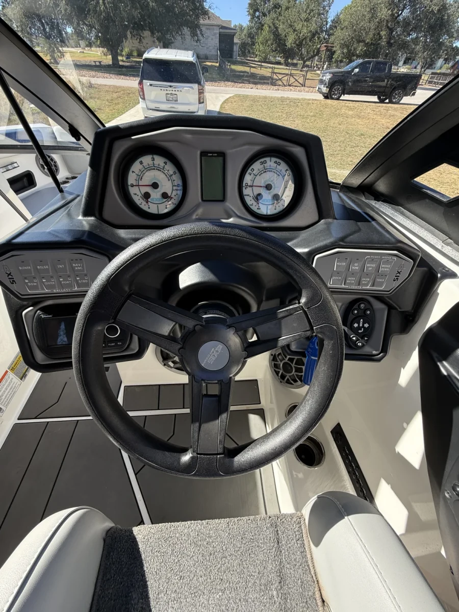 2019-axis-a22-143858-image20.webp