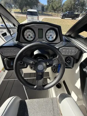 2019-axis-a22-143858-image20.webp