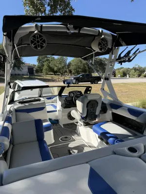 2019-axis-a22-143858-image23.webp
