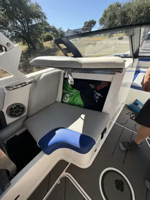 2019-axis-a22-143858-image29.webp