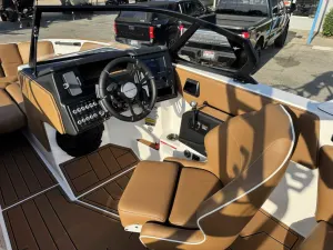 2027 MOOMBA Max Icon