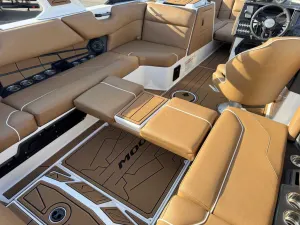 2027 MOOMBA Max Icon