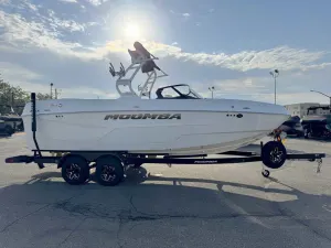 2027 MOOMBA Max Icon