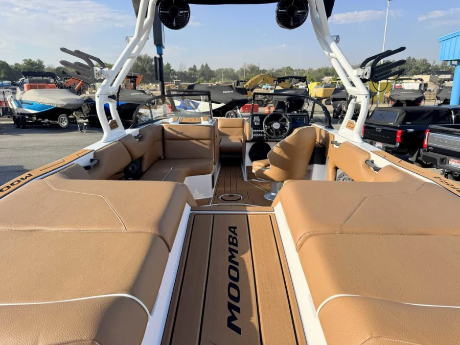 2027-moomba-max-143949-image9