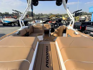 2027 MOOMBA Max Icon