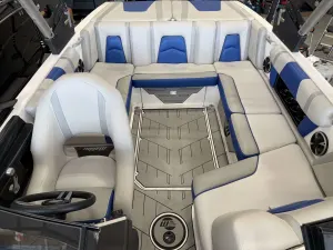 2018 Malibu 21 MLX Icon