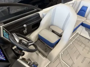 2018 Malibu 21 MLX Icon