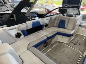 2018 Malibu 21 MLX Icon