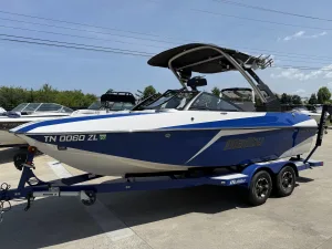 2018 Malibu 21 MLX Icon