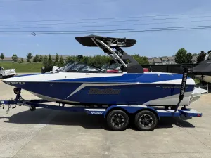 2018 Malibu 21 MLX Icon