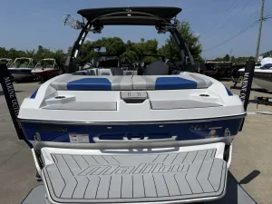 2018 Malibu 21 MLX Icon