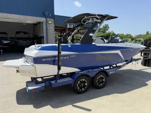 2018 Malibu 21 MLX Icon