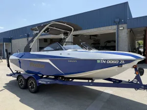 2018 Malibu 21 MLX Icon