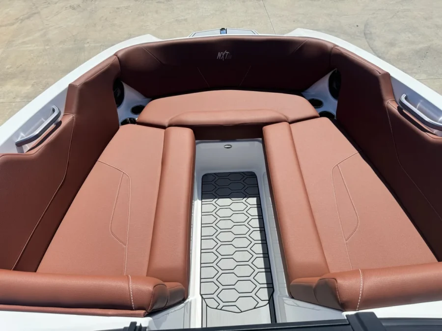 2022-mastercraft-nxt24-143972-image8.webp